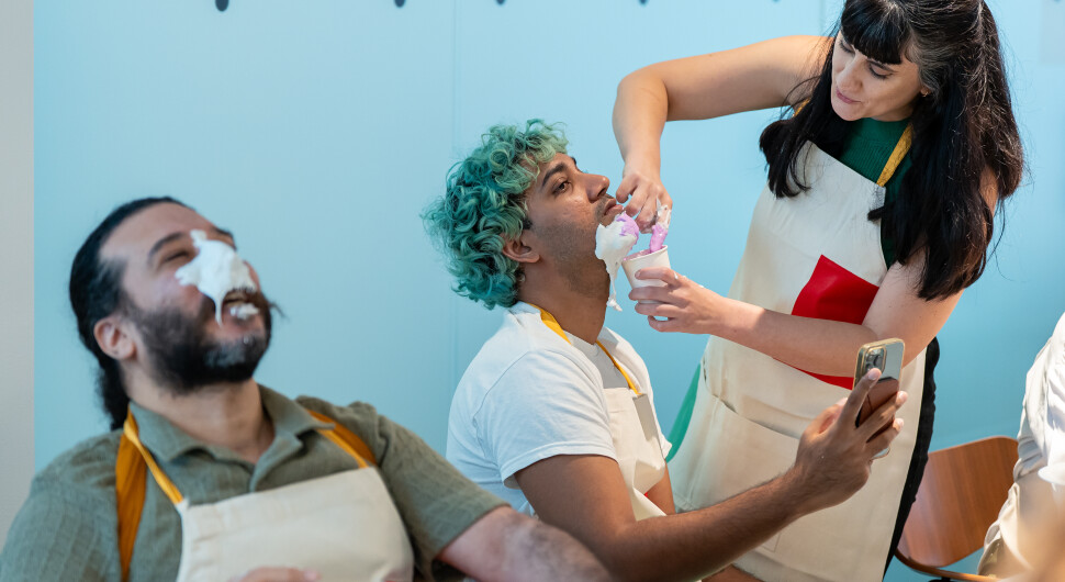 The Speculative Circle - On Spectacle Interventions with 421 Resident Alumni