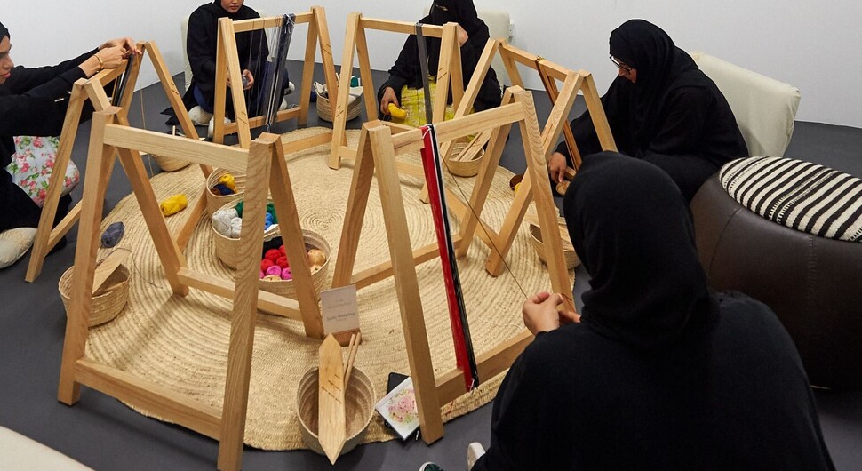 Intergenerational Learning - The Traditional Weaving of Al Sadu: Keychains and Bracelets with Sawada Alkhyeli
